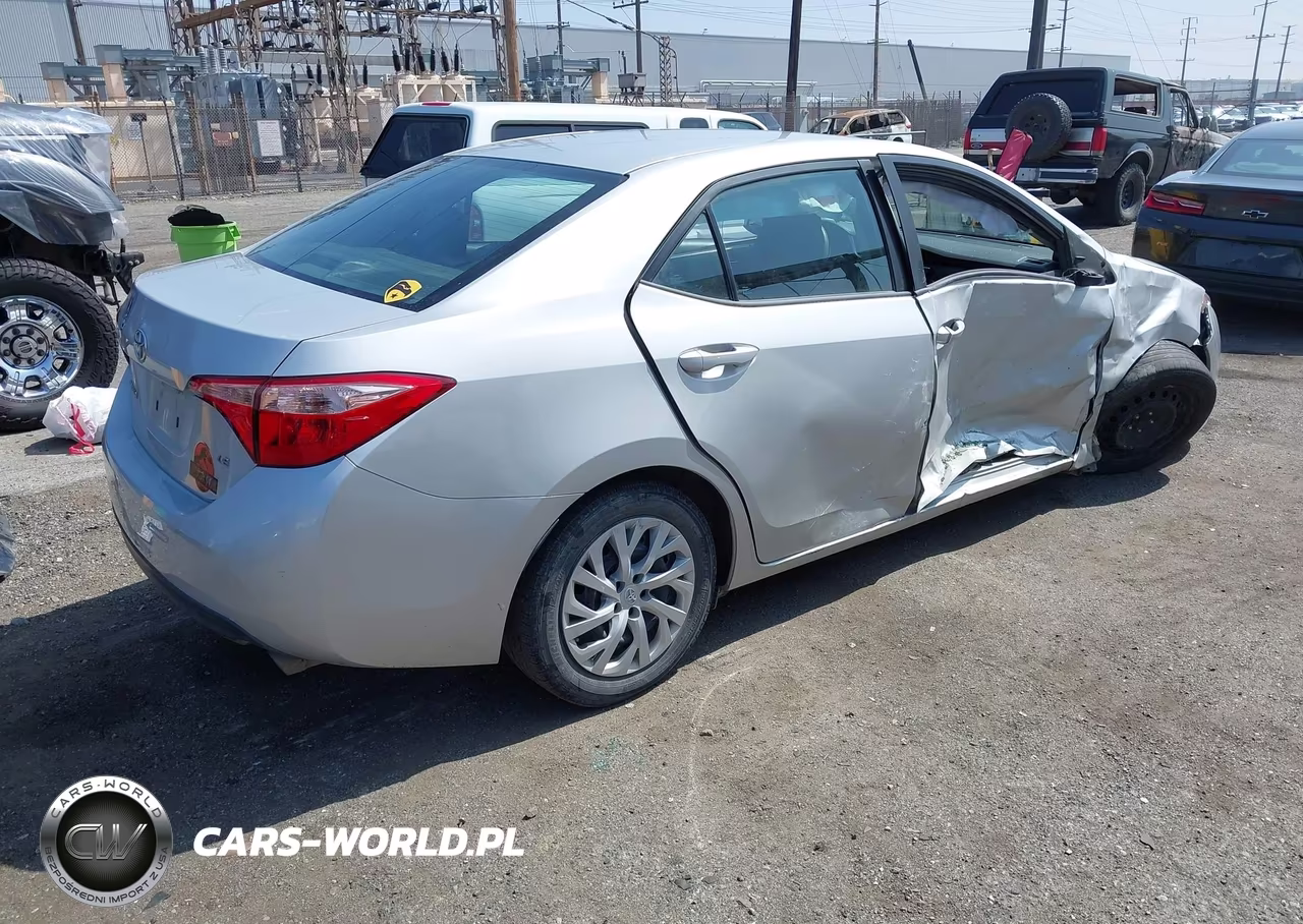 2019 Toyota Corolla Le VIN:5YFBURHE0KP886234 - 4