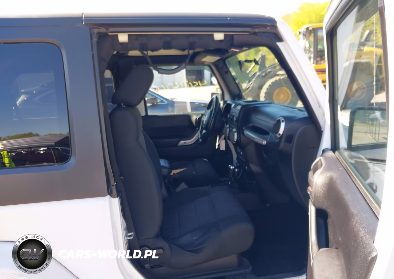 2011 Jeep Wrangler Sahara VIN:1J4AA5D14BL633159 - 5