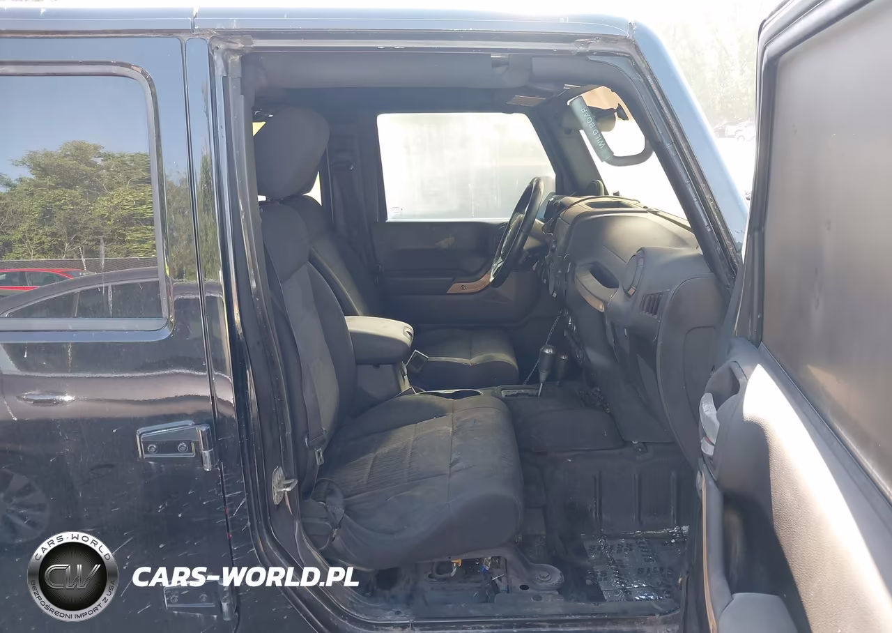 2011 Jeep Wrangler Unlimited Sahara VIN:1J4BA5H16BL588496 - 5