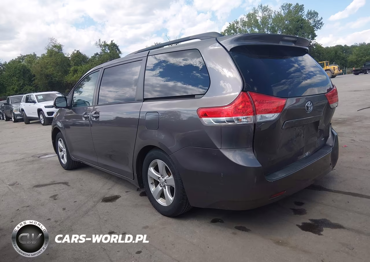 2013 Toyota Sienna Le V6 8 Passenger VIN:5TDKK3DC2DS391003 - 3