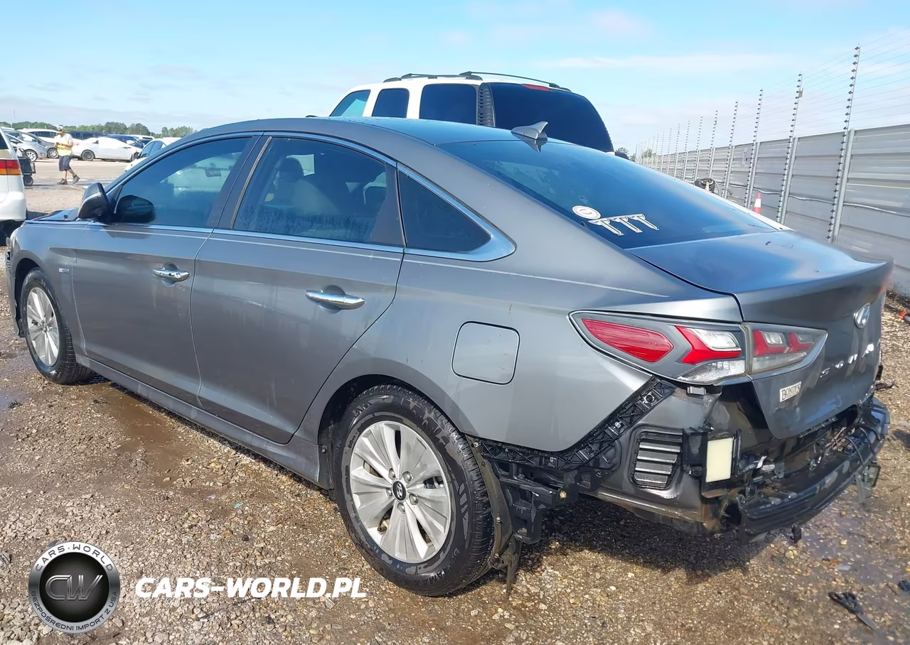 2018 Hyundai Sonata Hybrid Se VIN:KMHE24L36JA079002 - 3