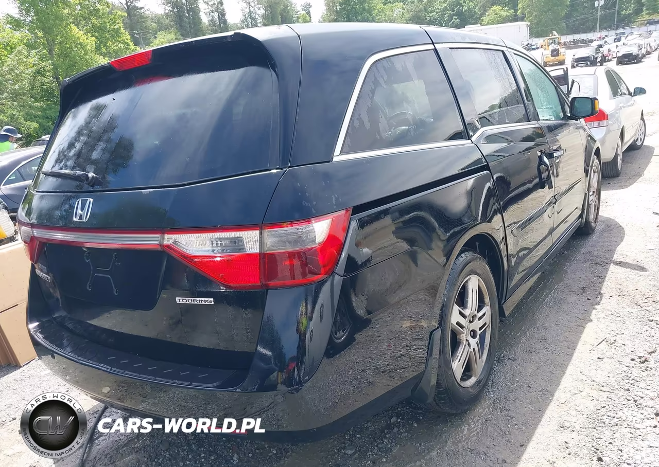 2013 Honda Odyssey Touring-Touring Elite VIN:5FNRL5H96DB003779 - 4