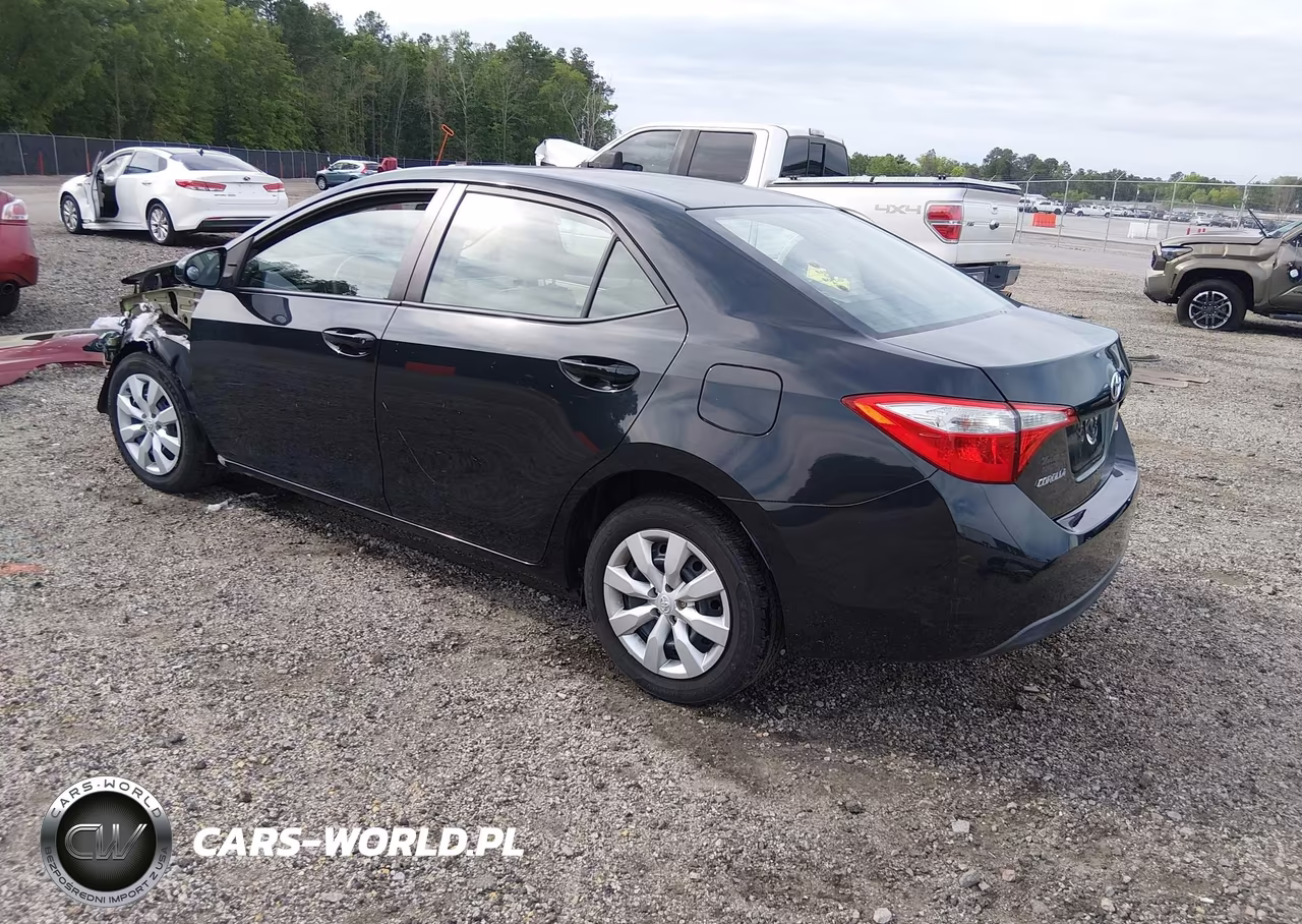 2015 Toyota Corolla Le VIN:5YFBURHE7FP338169 - 3