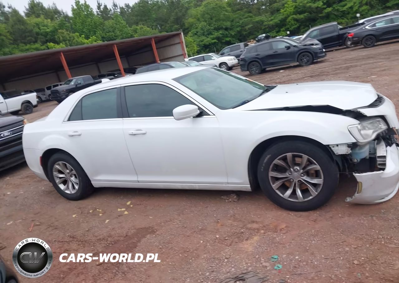 2015 Chrysler 300 Limited VIN:2C3CCAAG7FH739347 - 13