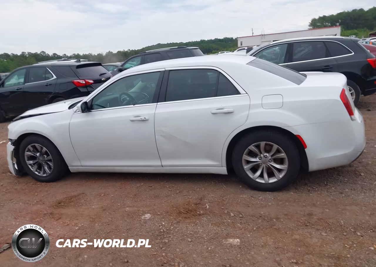 2015 Chrysler 300 Limited VIN:2C3CCAAG7FH739347 - 14