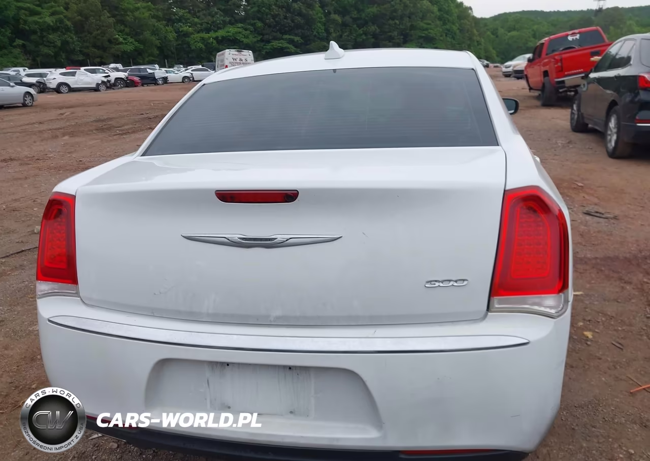2015 Chrysler 300 Limited VIN:2C3CCAAG7FH739347 - 16