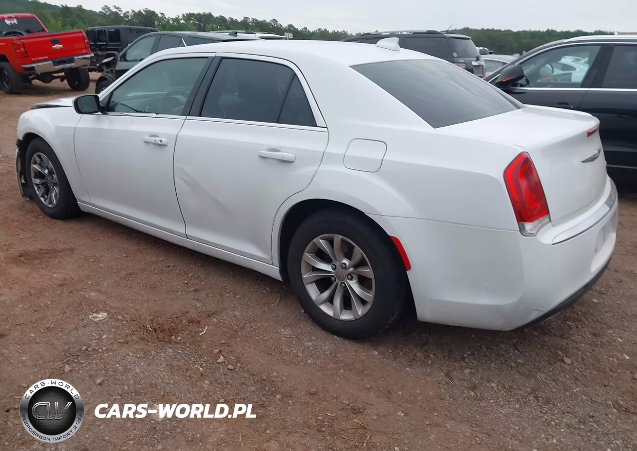 2015 Chrysler 300 Limited VIN:2C3CCAAG7FH739347 - 3
