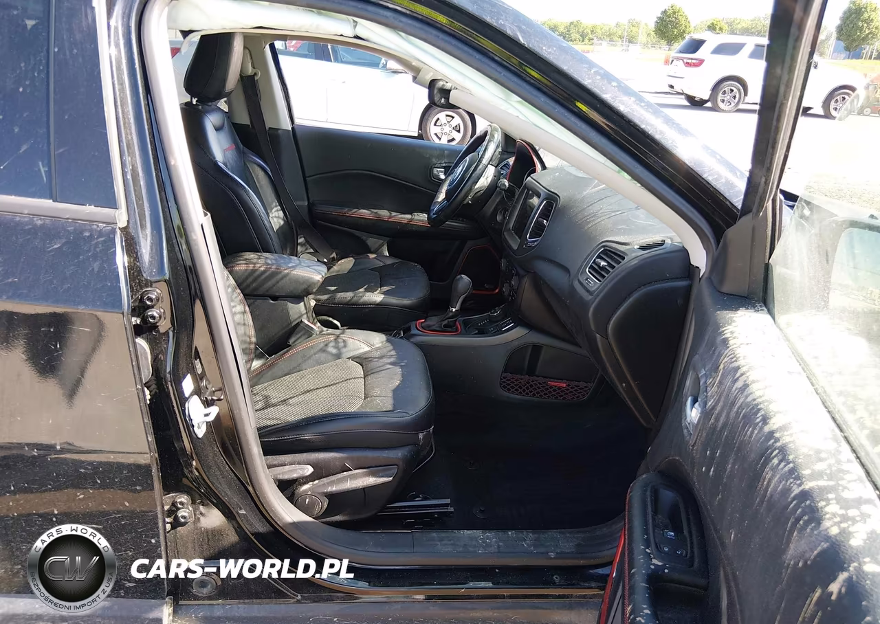 2018 Jeep Compass Trailhawk 4X4 VIN:3C4NJDDB8JT129162 - 5