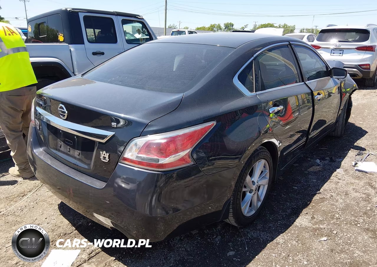 2015 Nissan Altima 2.5 S VIN:1N4AL3APXFC125755 - 4