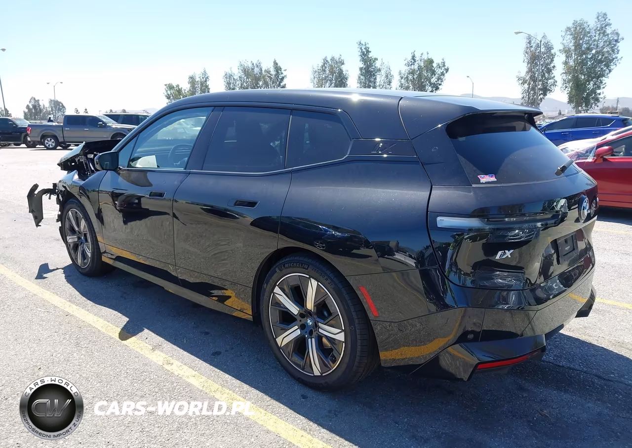 2023 BMW Ix xDrive50 VIN:WB523CF01PCM54870 - 3