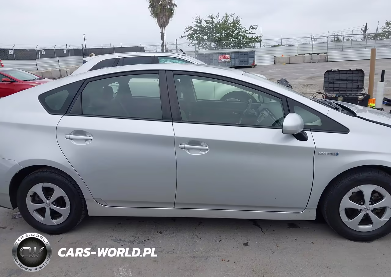 2014 Toyota Prius Three VIN:JTDKN3DU7E1801910 - 13