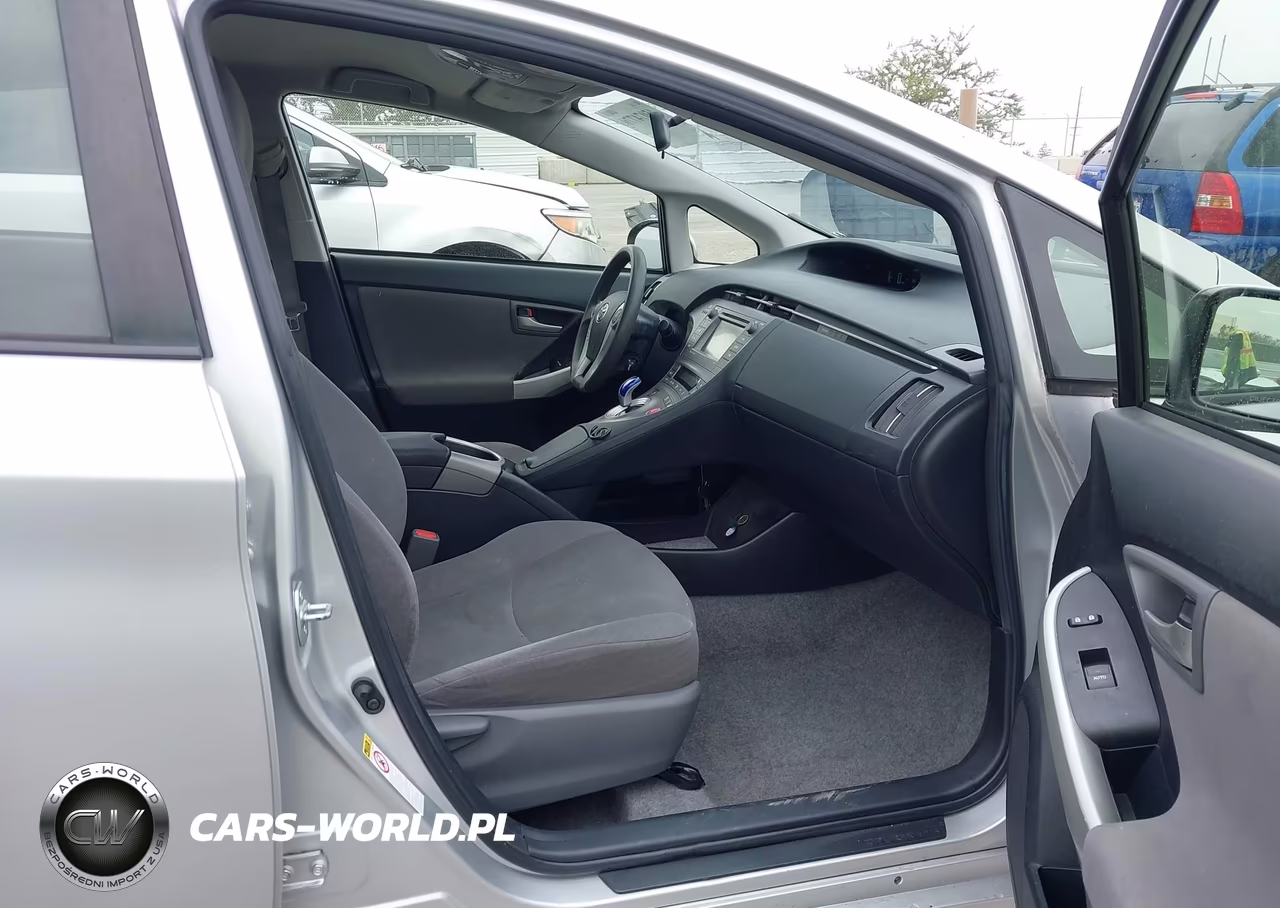 2014 Toyota Prius Three VIN:JTDKN3DU7E1801910 - 5