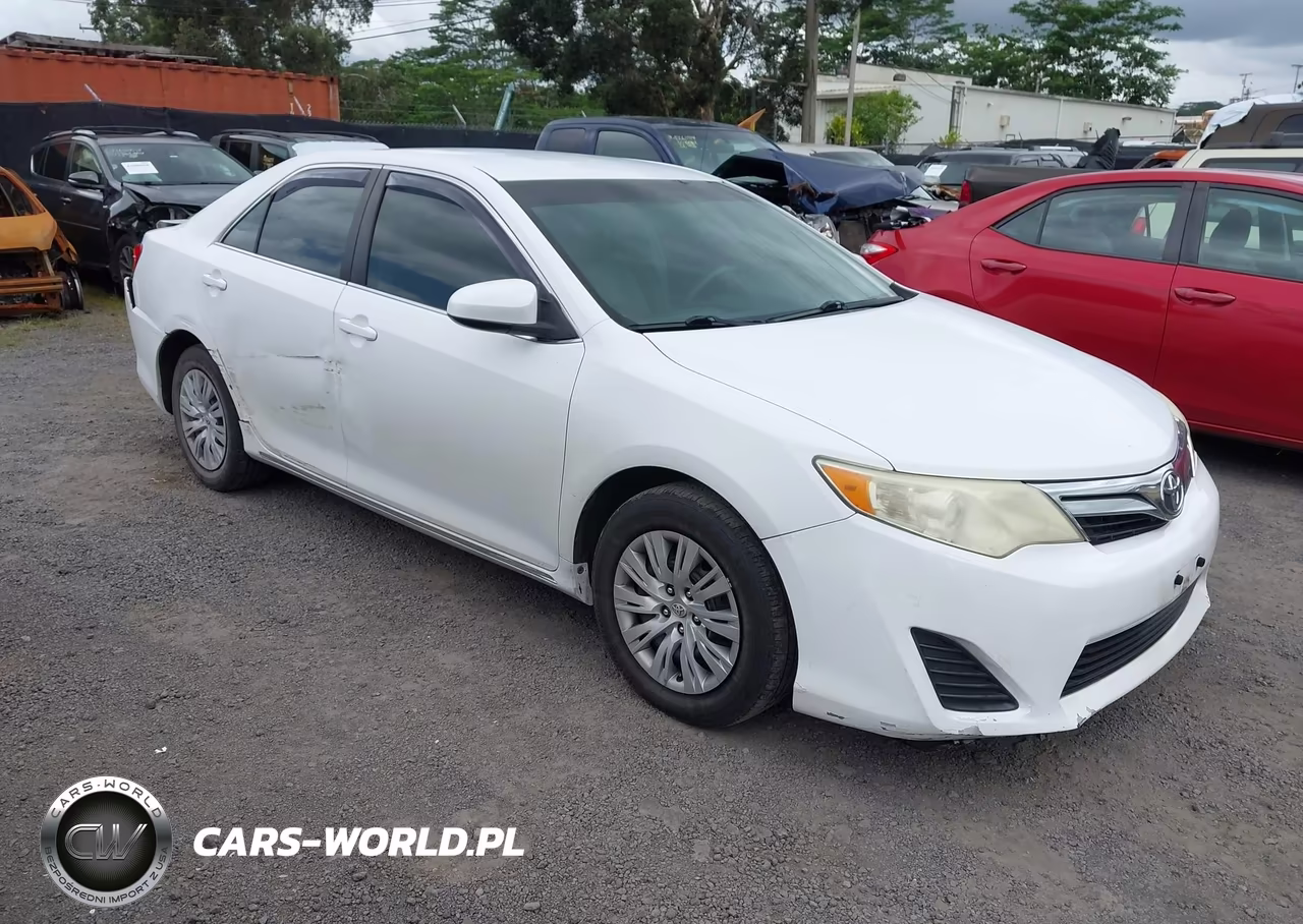 2014 Toyota Camry Le – zdjęcie 1 z 19