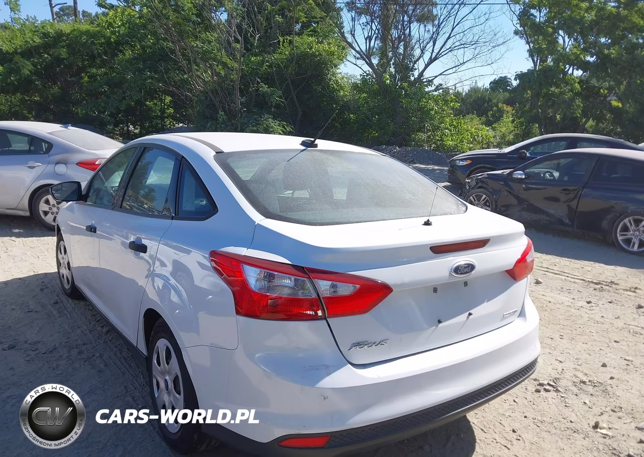 2014 Ford Focus S VIN:1FADP3E26EL112581 - 3