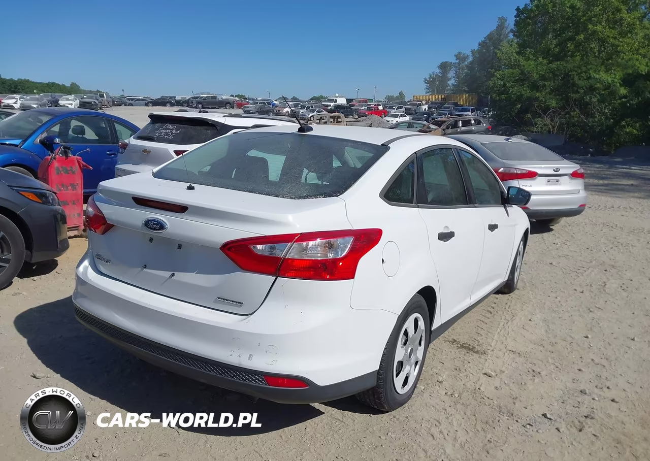 2014 Ford Focus S VIN:1FADP3E26EL112581 - 4