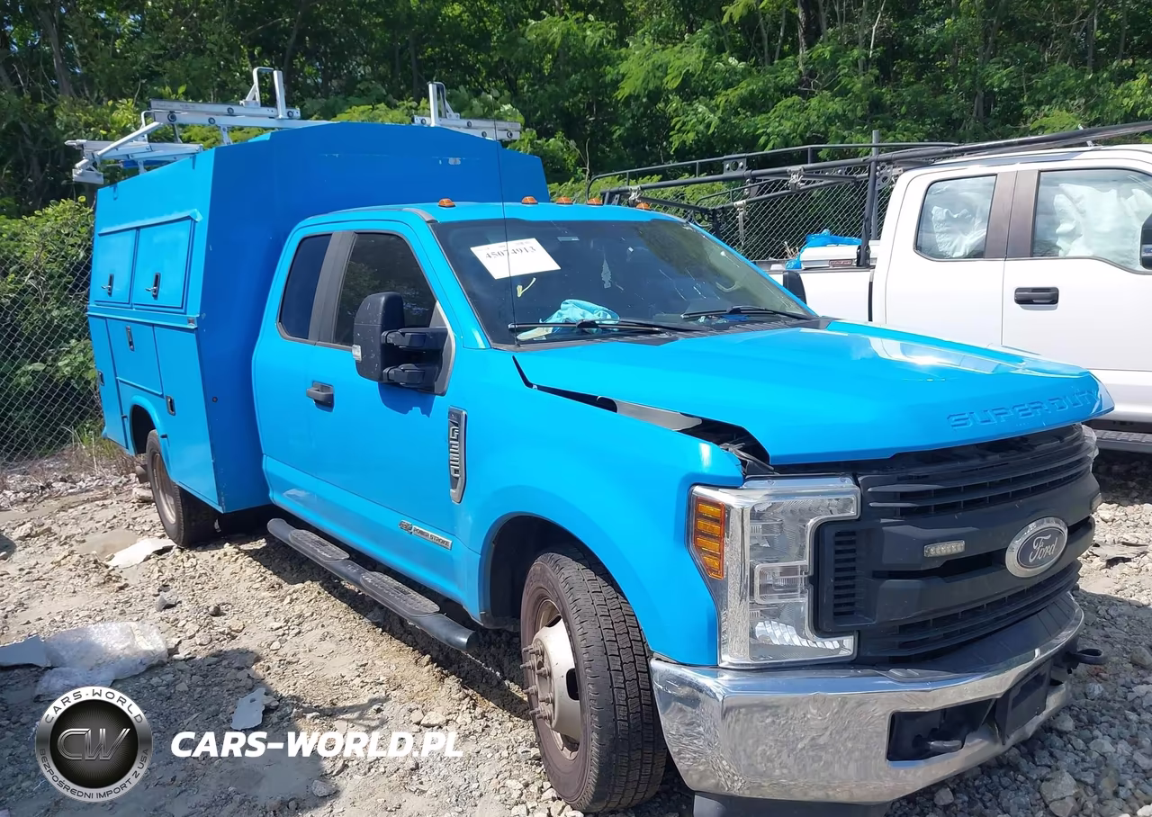 2018 Ford F-350 Chassis Xl