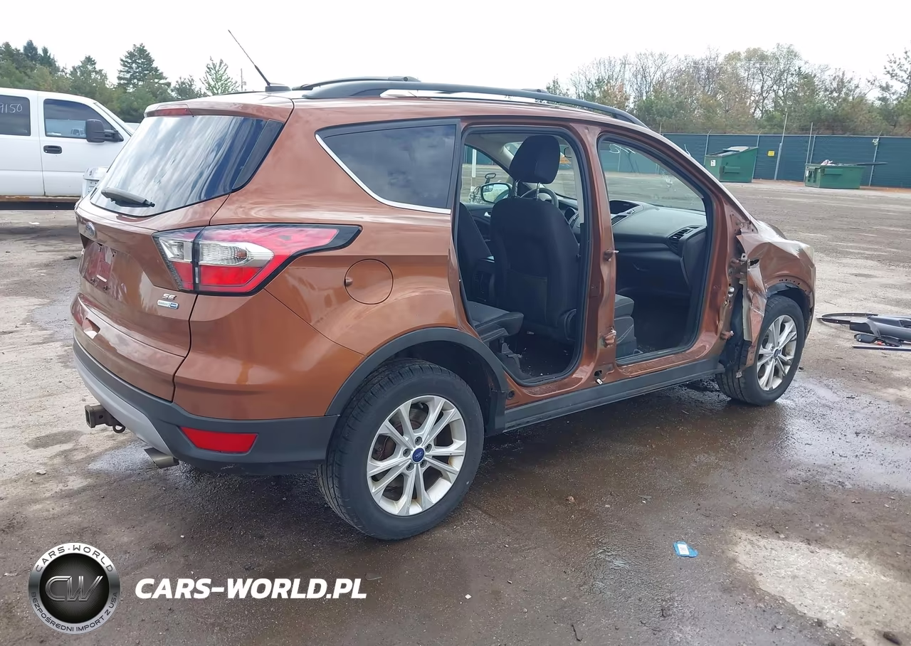 2017 Ford Escape Se VIN:1FMCU9G93HUB86806 - 4