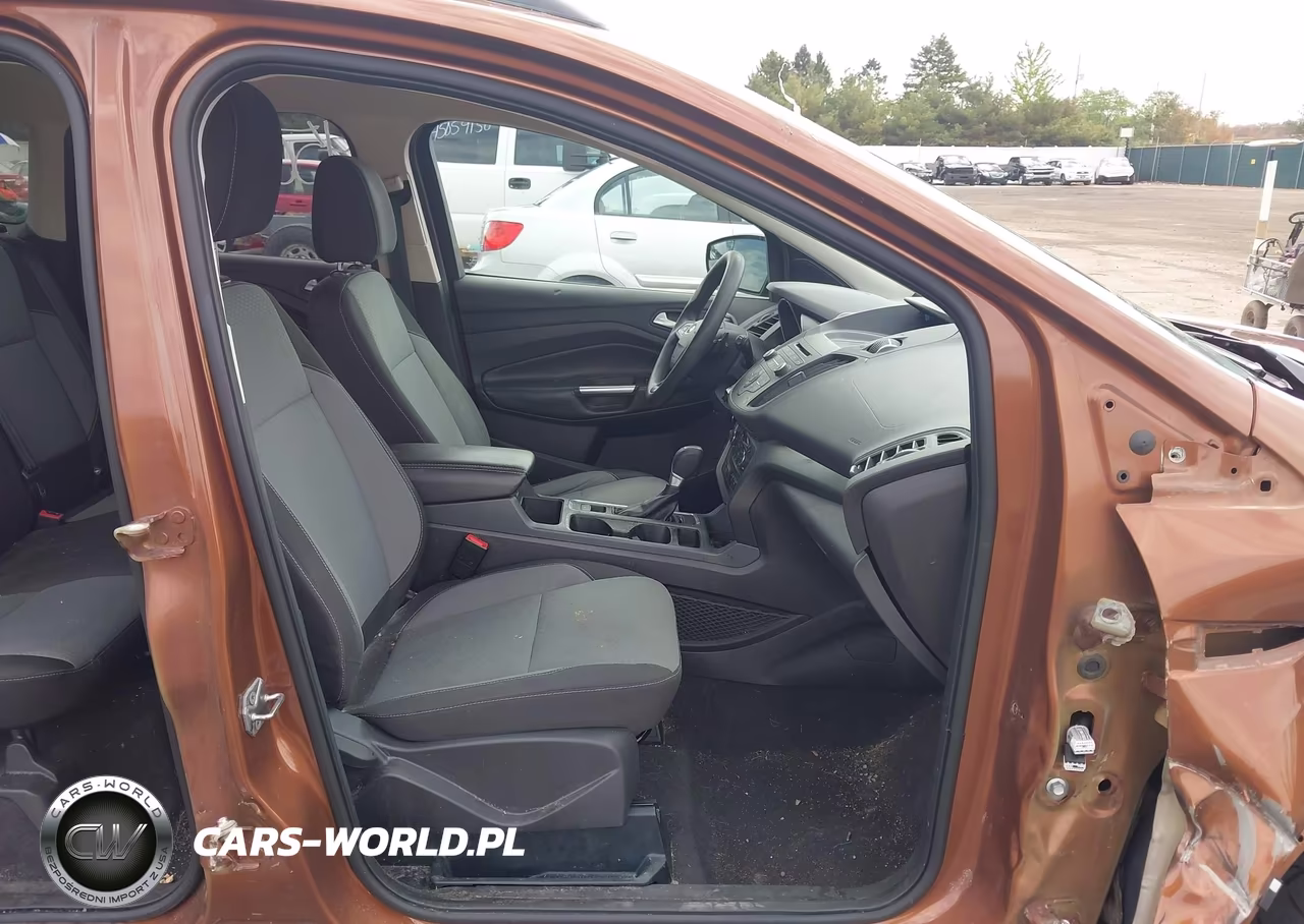 2017 Ford Escape Se VIN:1FMCU9G93HUB86806 - 5