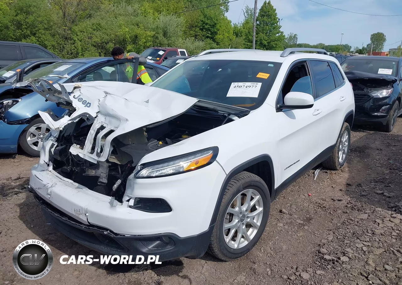 2015 Jeep Cherokee Latitude VIN:1C4PJLCS7FW695626 - 2