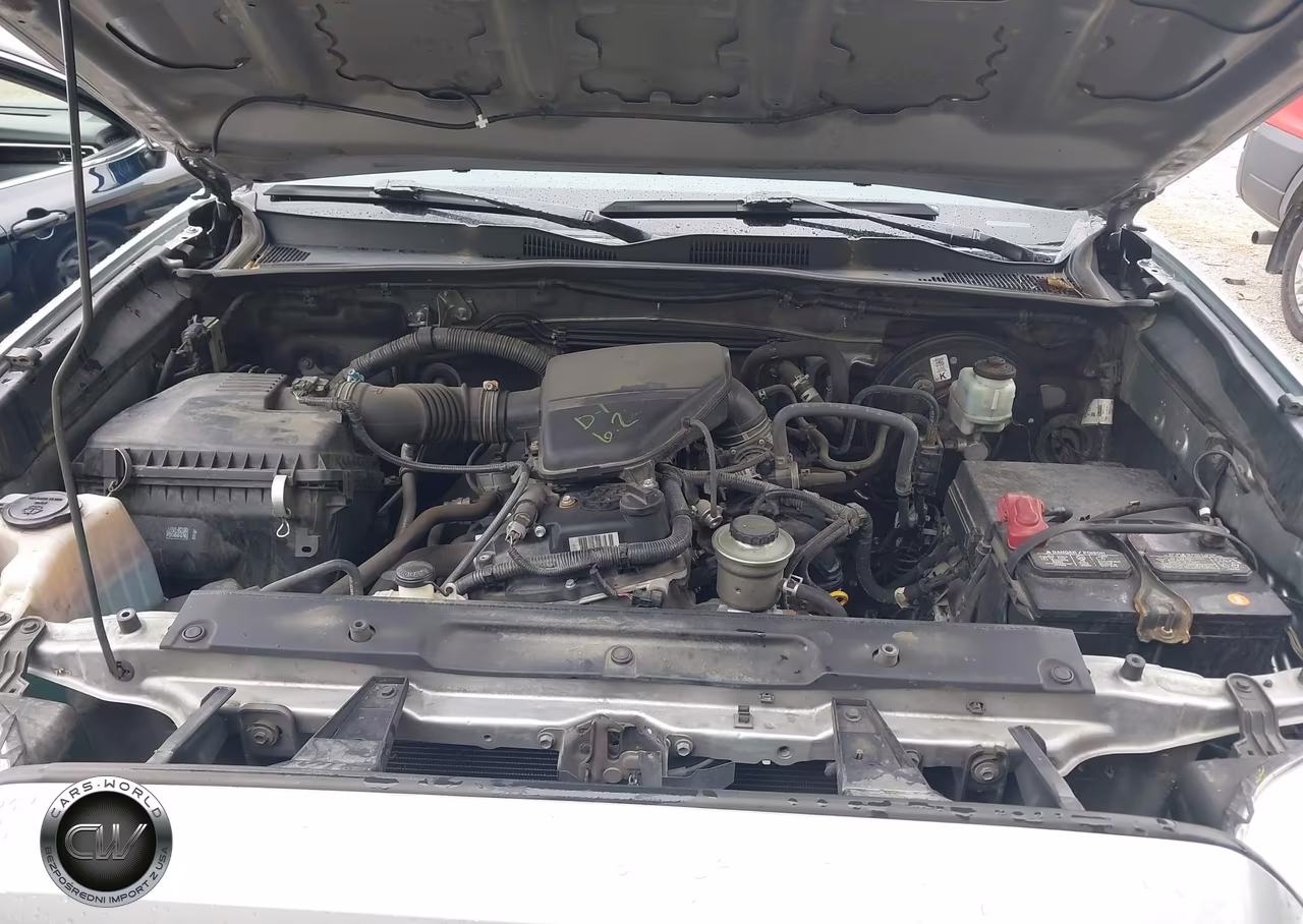 2018 Toyota Tacoma Sr VIN:5TFAX5GN3JX130975 - 10