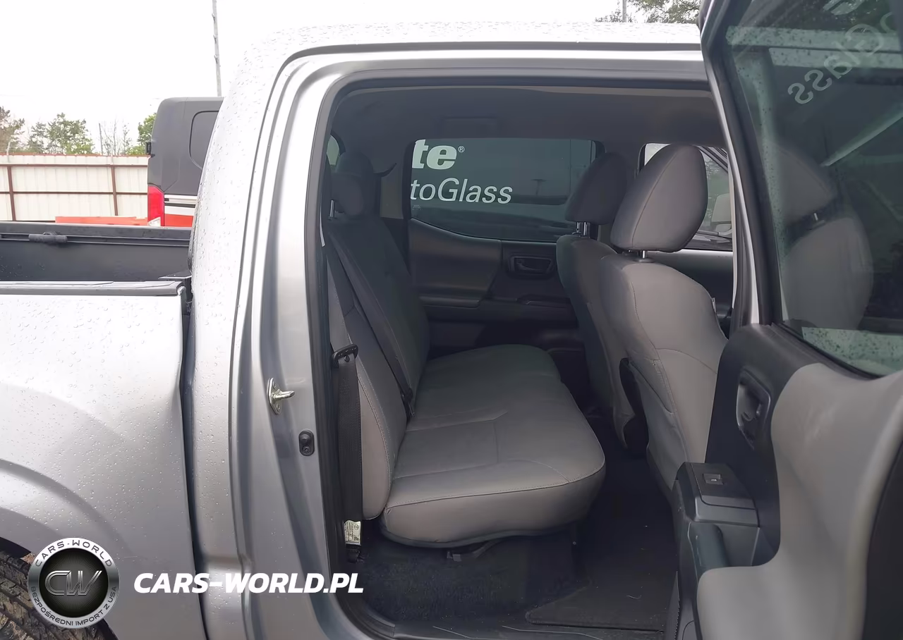 2018 Toyota Tacoma Sr VIN:5TFAX5GN3JX130975 - 8