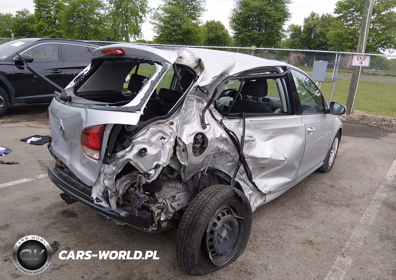 2014 Volkswagen Golf 2.5L VIN:WVWDB7AJ7EW004689 - 4