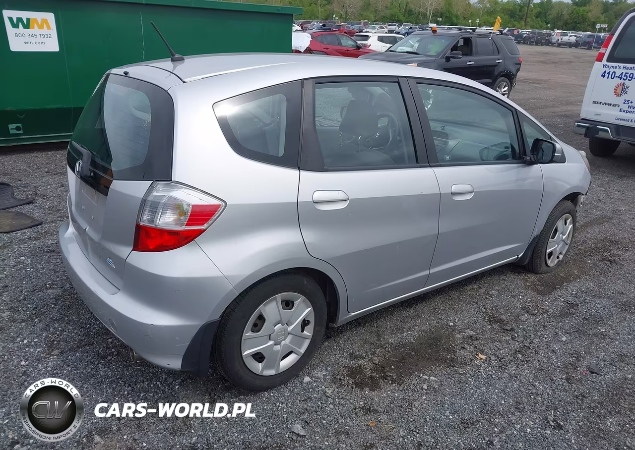 2013 Honda Fit VIN:JHMGE8G39DC017154 - 4