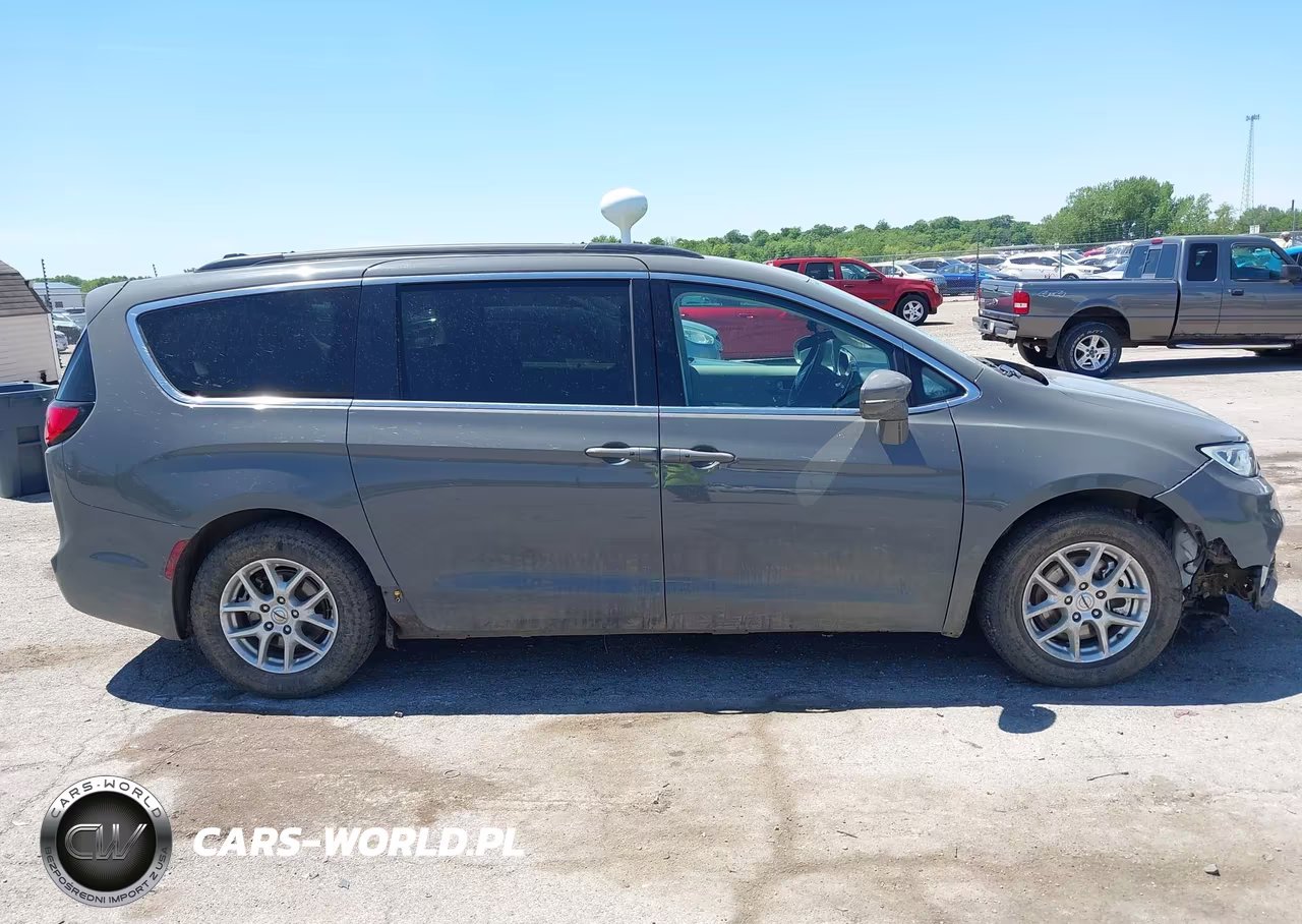 2022 Chrysler Pacifica Touring L VIN:2C4RC1BG2NR167732 - 13
