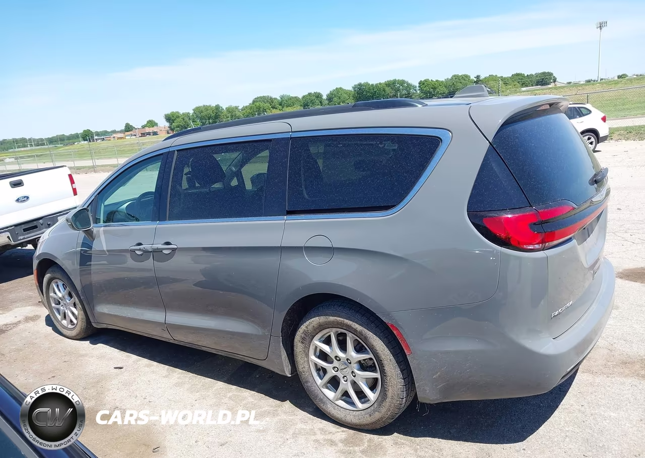 2022 Chrysler Pacifica Touring L VIN:2C4RC1BG2NR167732 - 14