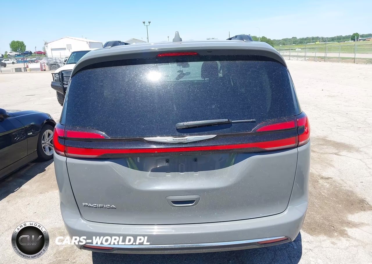 2022 Chrysler Pacifica Touring L VIN:2C4RC1BG2NR167732 - 16