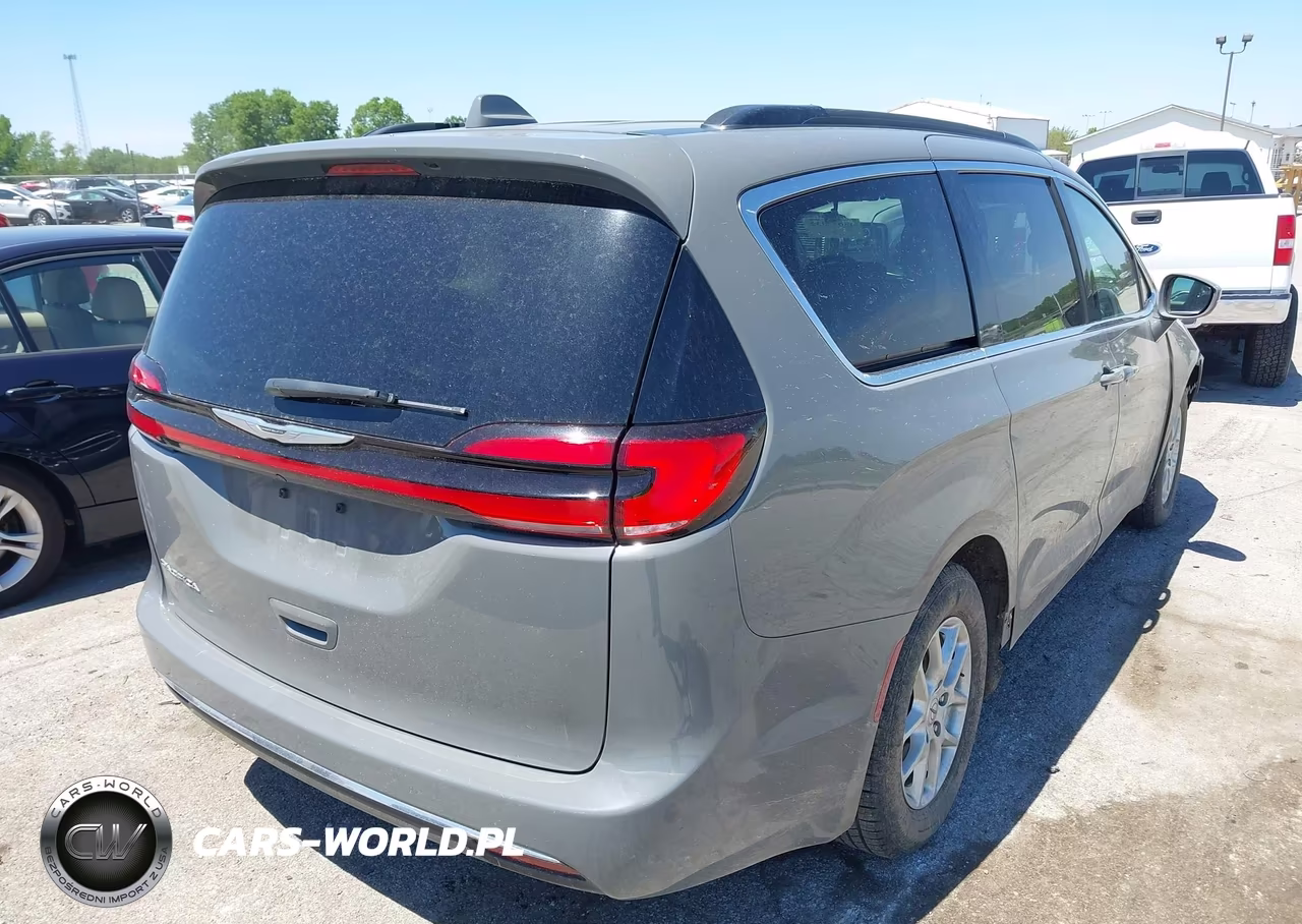2022 Chrysler Pacifica Touring L VIN:2C4RC1BG2NR167732 - 4