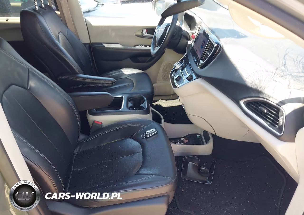 2022 Chrysler Pacifica Touring L VIN:2C4RC1BG2NR167732 - 5