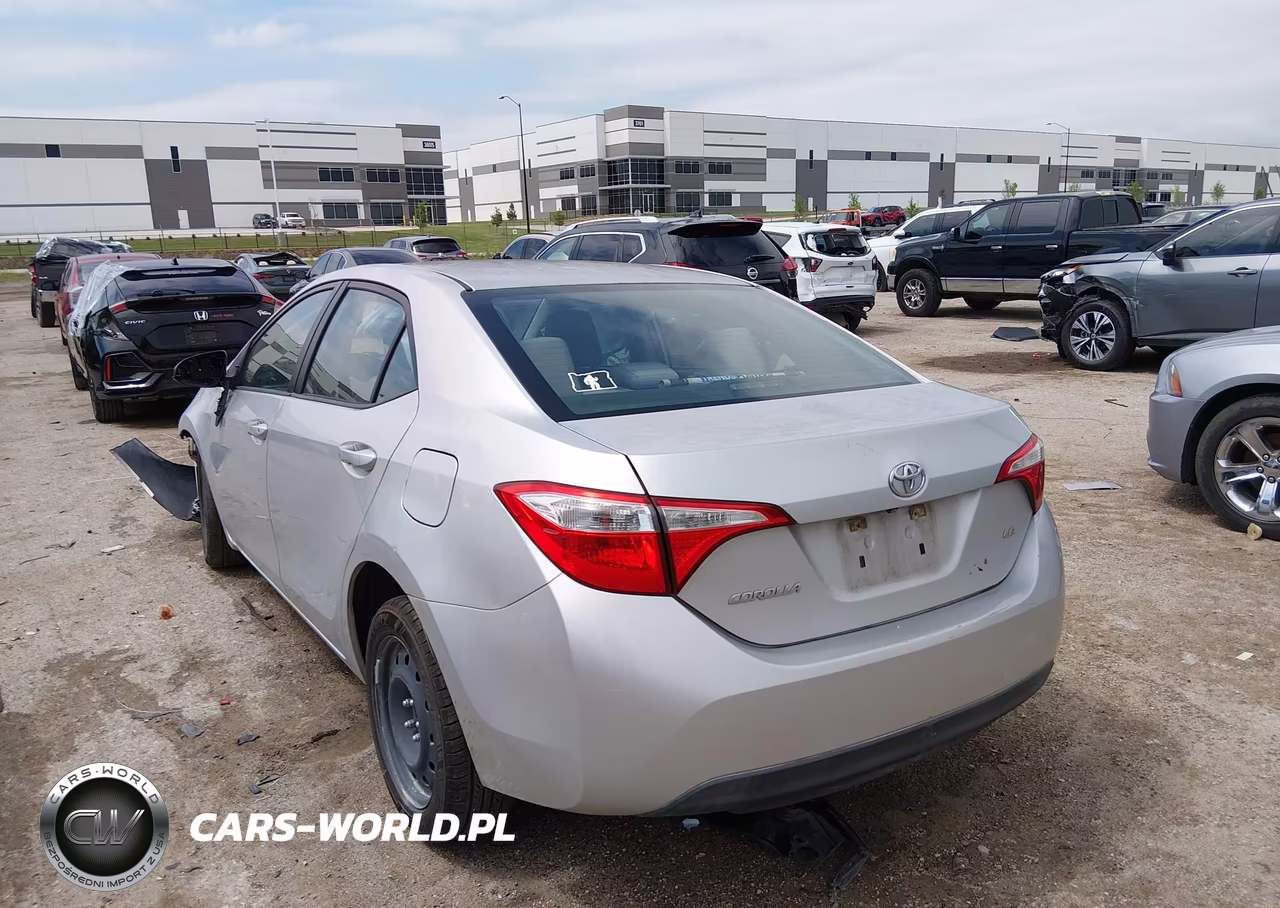 2015 Toyota Corolla Le VIN:5YFBURHE1FP332660 - 3