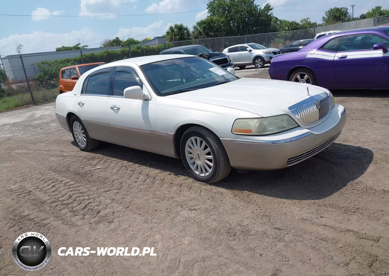 2003 Lincoln Town Car Signature