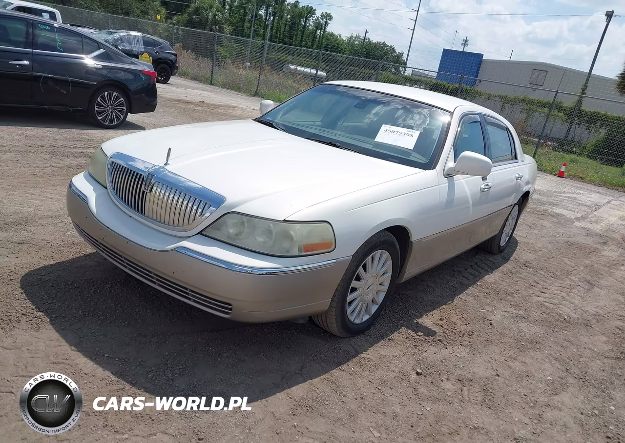 2003 Lincoln Town Car Signature VIN:1LNHM82W23Y617019 - 2
