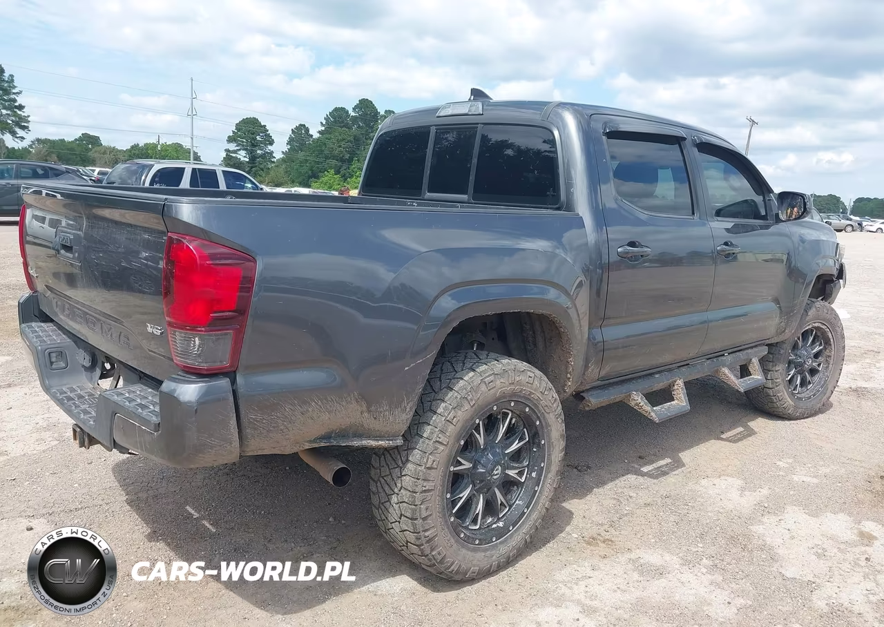 2018 Toyota Tacoma Sr V6 VIN:3TMCZ5AN9JM155395 - 4