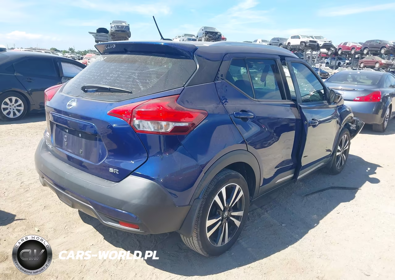 2018 Nissan Kicks Sr VIN:3N1CP5CU8JL534939 - 4