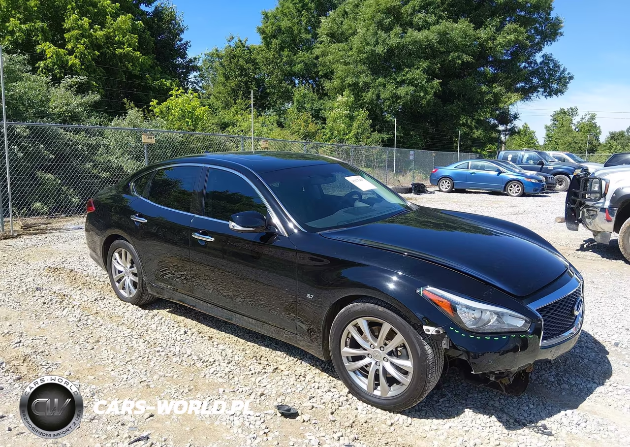2017 Infiniti Q70 3.7