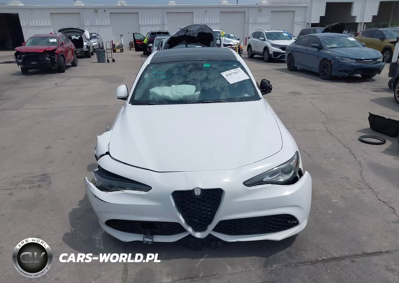2018 Alfa Romeo Giulia Ti Sport VIN:ZARFAECN2J7573170 - 12