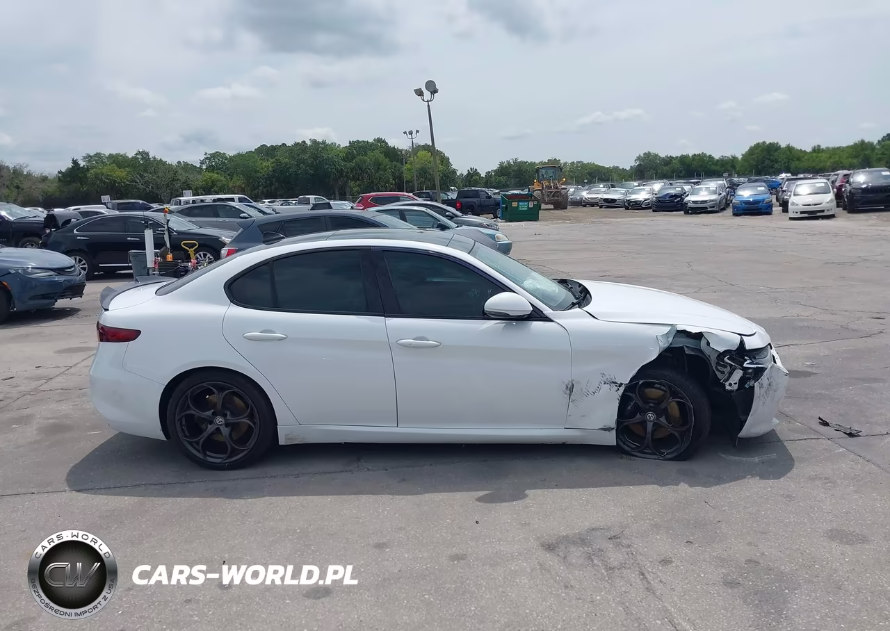 2018 Alfa Romeo Giulia Ti Sport VIN:ZARFAECN2J7573170 - 13