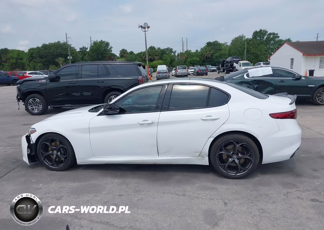 2018 Alfa Romeo Giulia Ti Sport VIN:ZARFAECN2J7573170 - 14