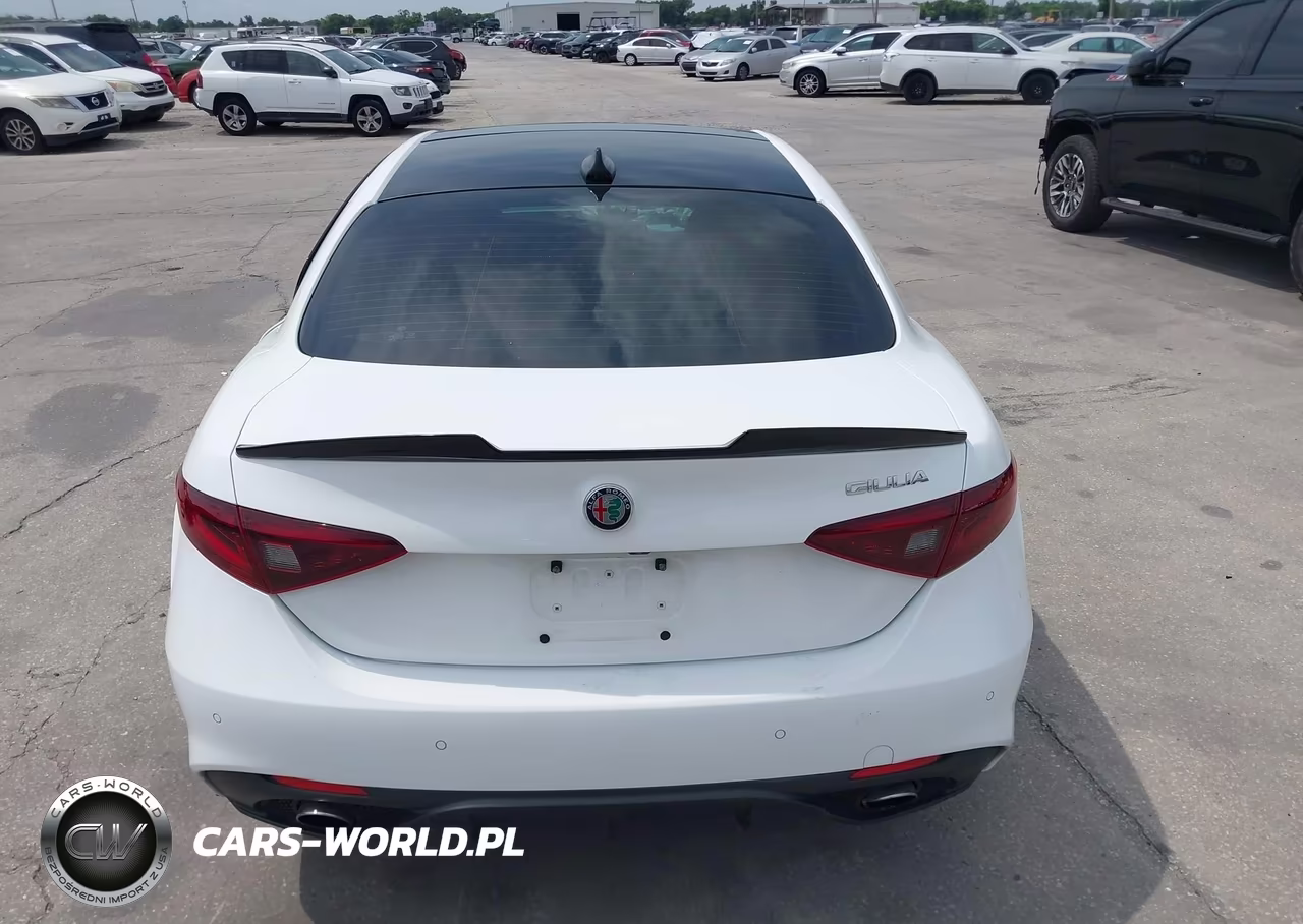2018 Alfa Romeo Giulia Ti Sport VIN:ZARFAECN2J7573170 - 16