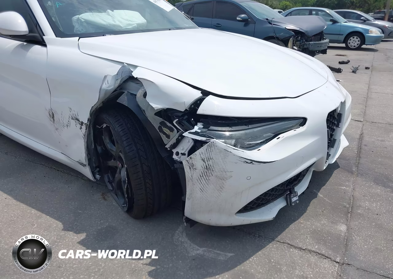 2018 Alfa Romeo Giulia Ti Sport VIN:ZARFAECN2J7573170 - 6