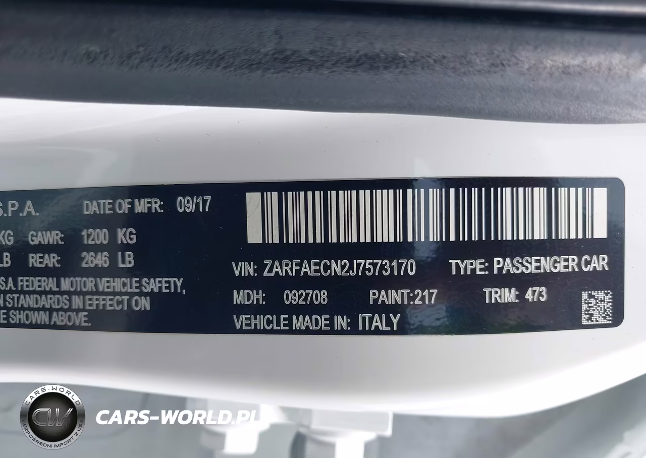 2018 Alfa Romeo Giulia Ti Sport VIN:ZARFAECN2J7573170 - 9