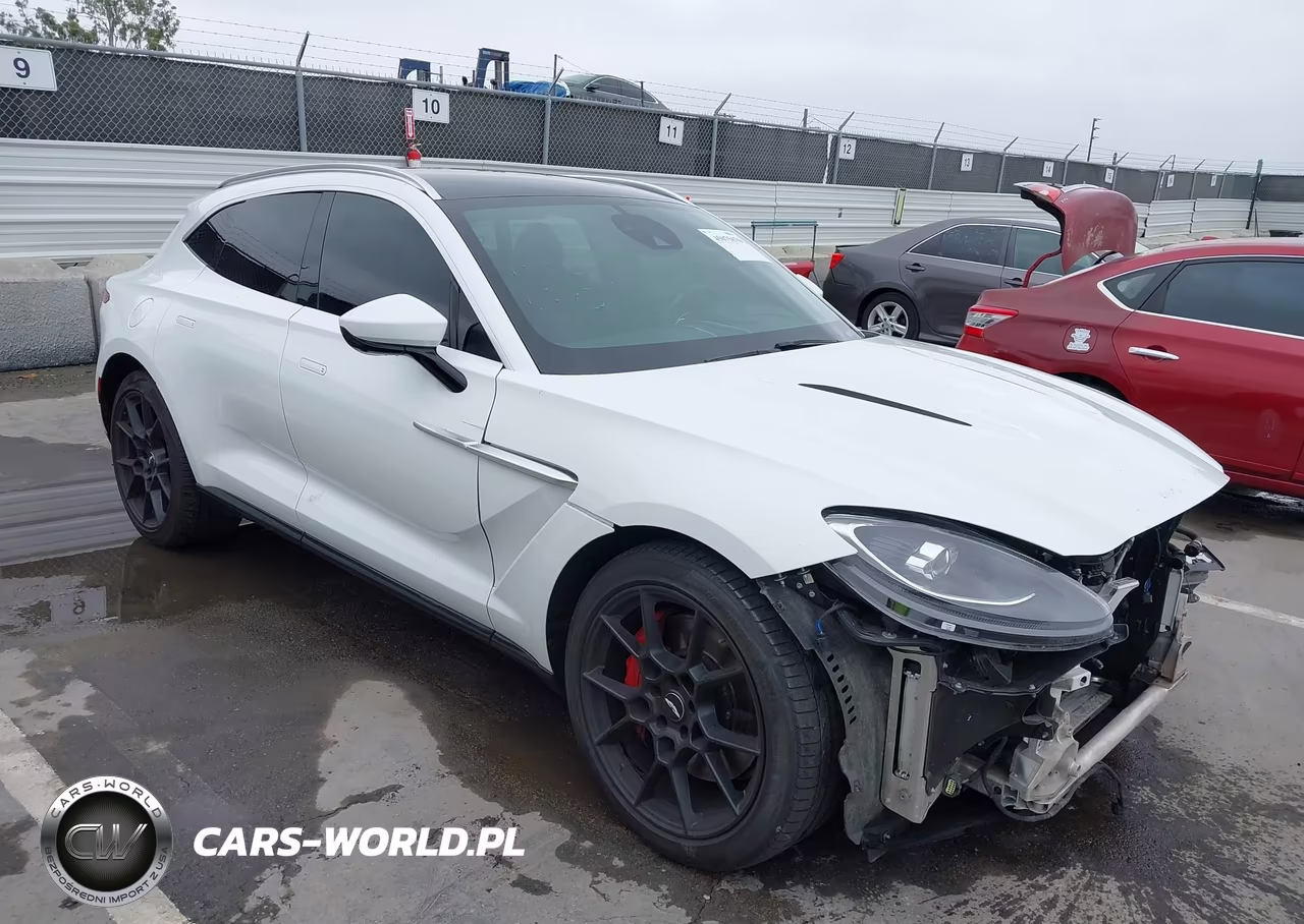 2021 Aston Martin Dbx