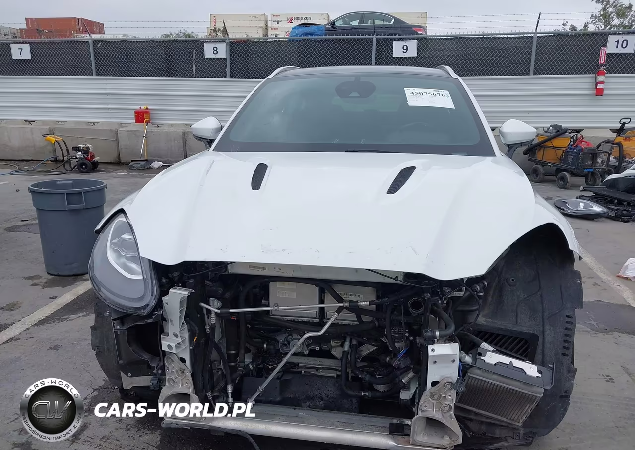 2021 Aston Martin Dbx VIN:SCFVUJAW5MTV03886 - 13