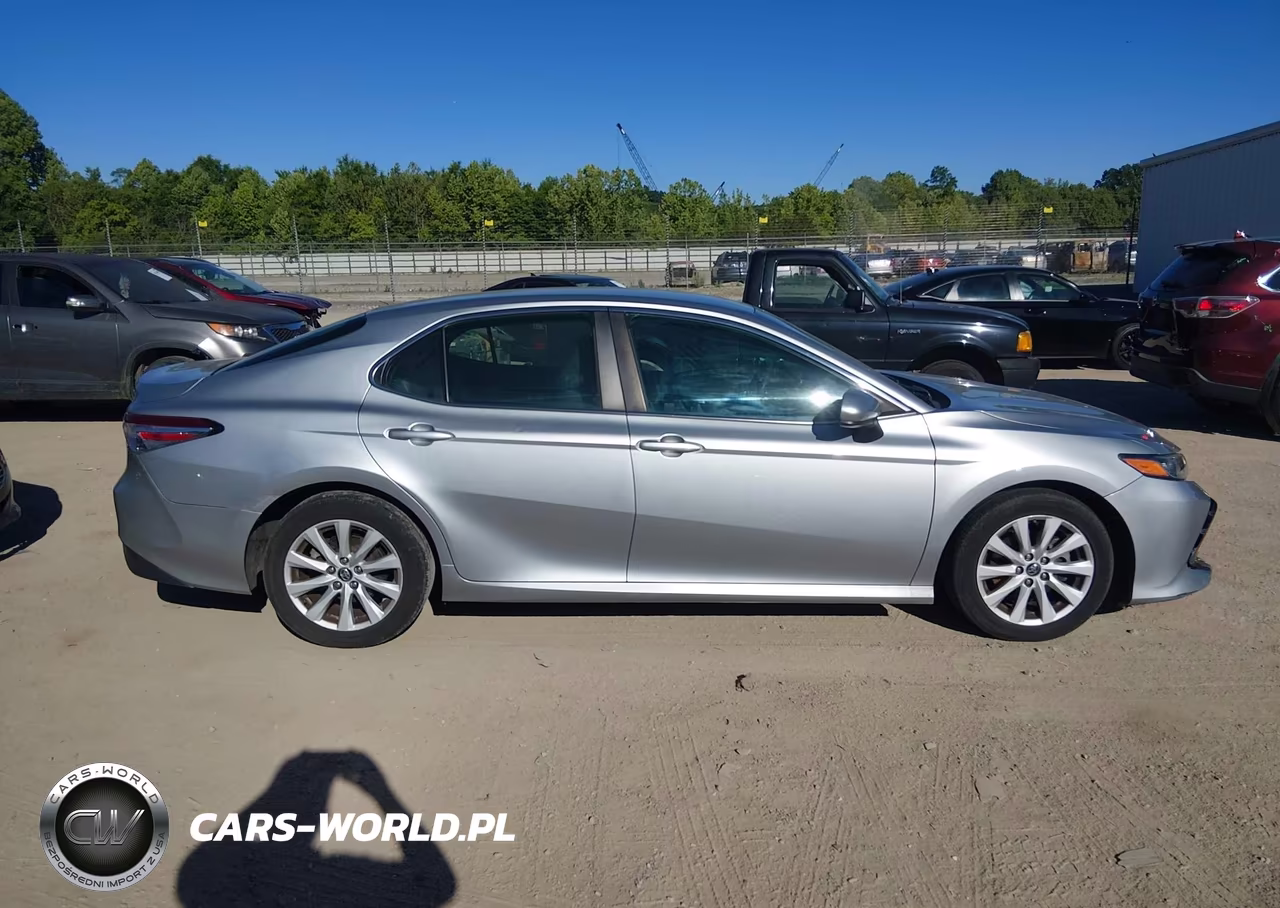 2018 Toyota Camry Le VIN:4T1B11HK9JU128793 - 13