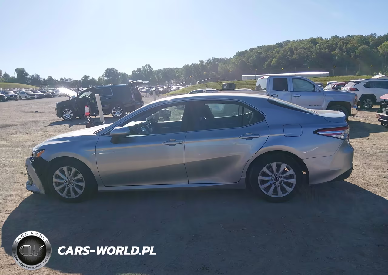 2018 Toyota Camry Le VIN:4T1B11HK9JU128793 - 14