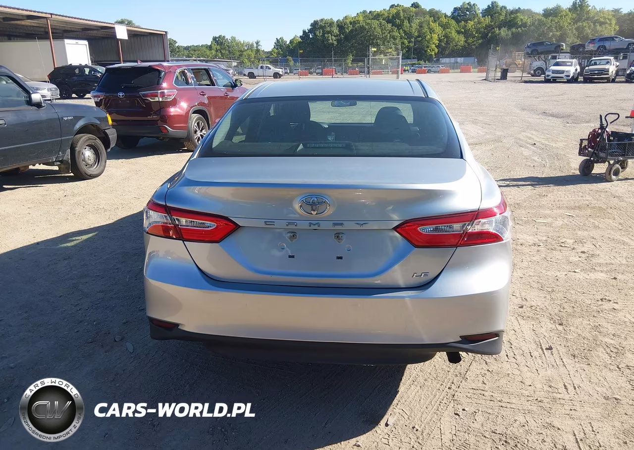2018 Toyota Camry Le VIN:4T1B11HK9JU128793 - 16