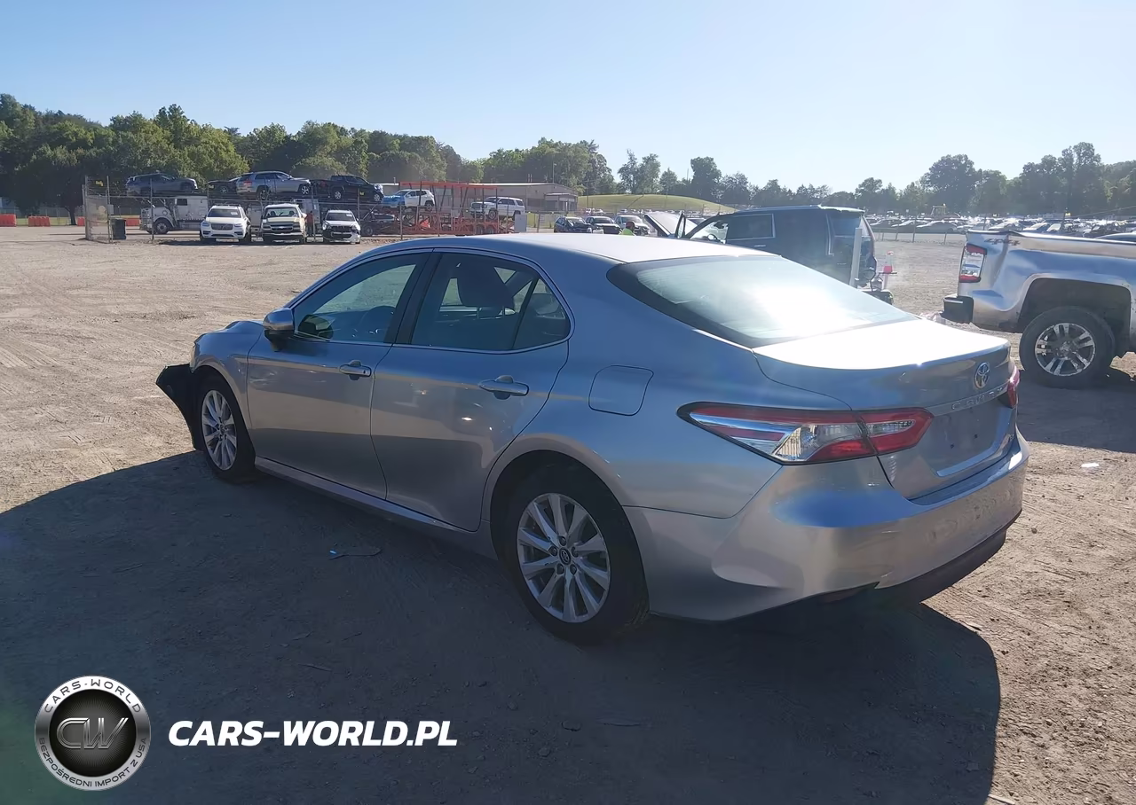 2018 Toyota Camry Le VIN:4T1B11HK9JU128793 - 3